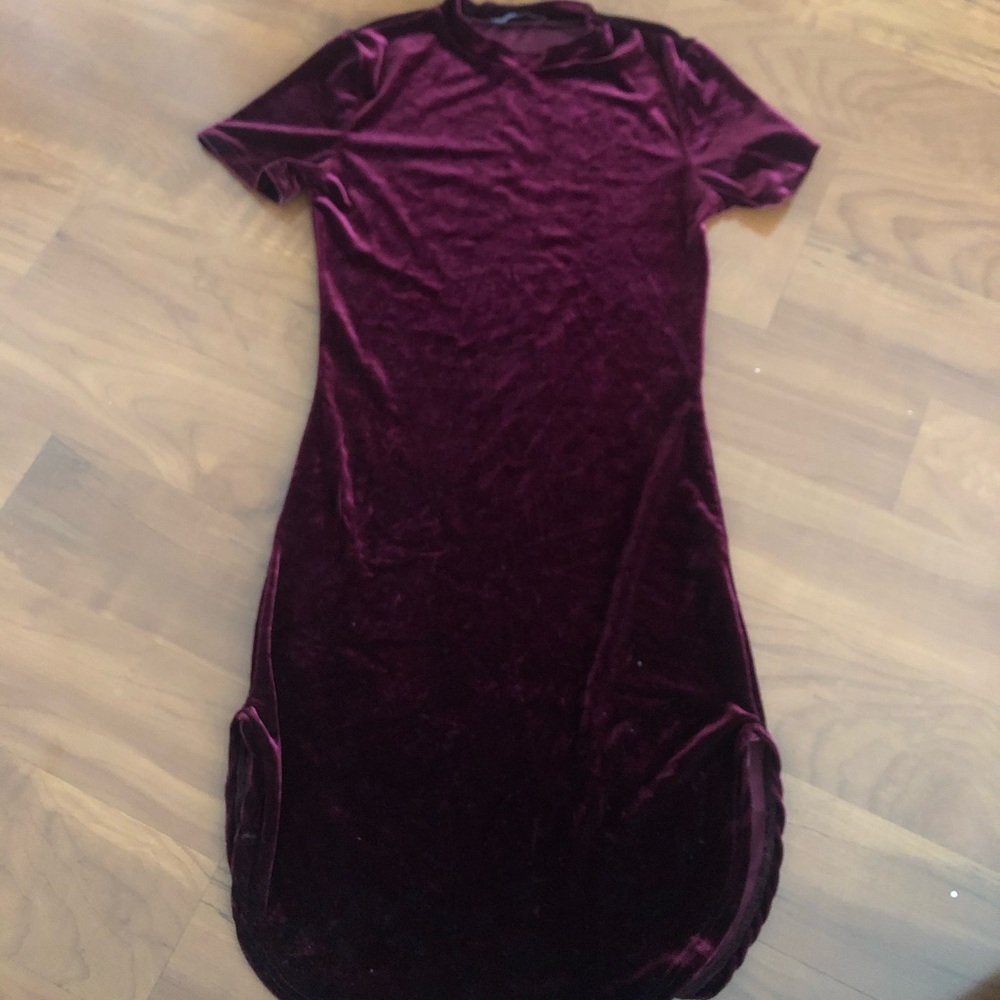 Love culture, crushes velvet short, burgundy dress